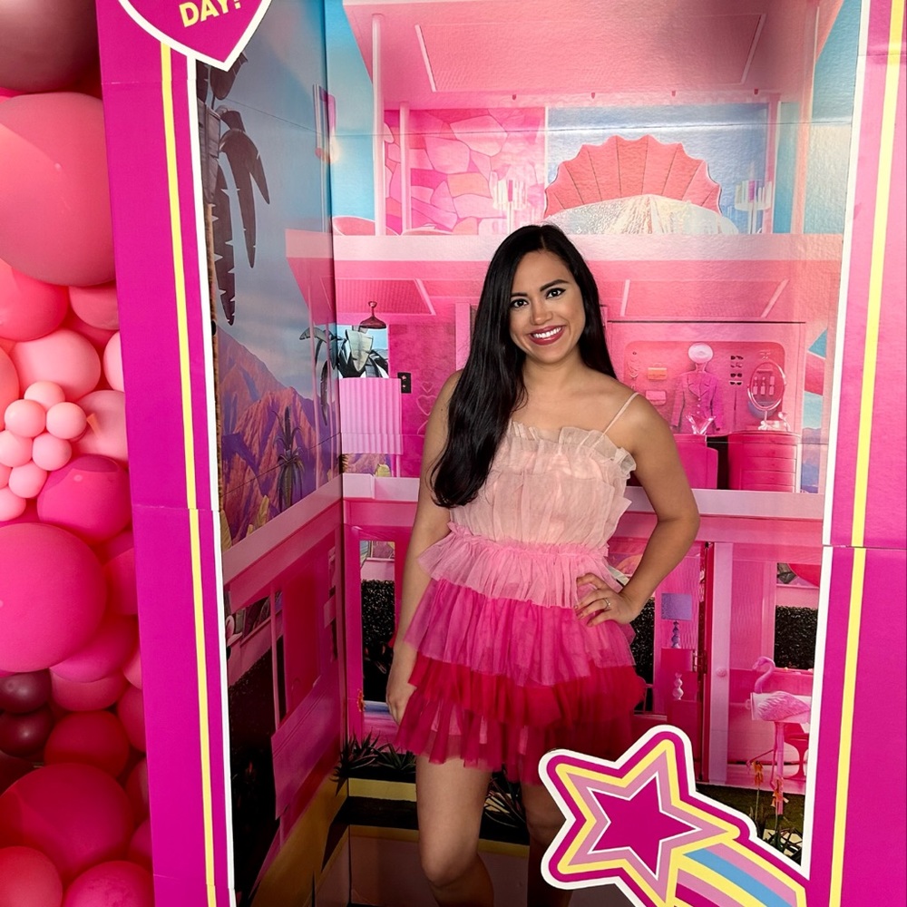 Adorable Barbielike Dress! - Picture 4 of 4